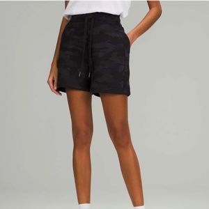 Lululemon Scuba High-Rise Short 5" Camo - Sz 12